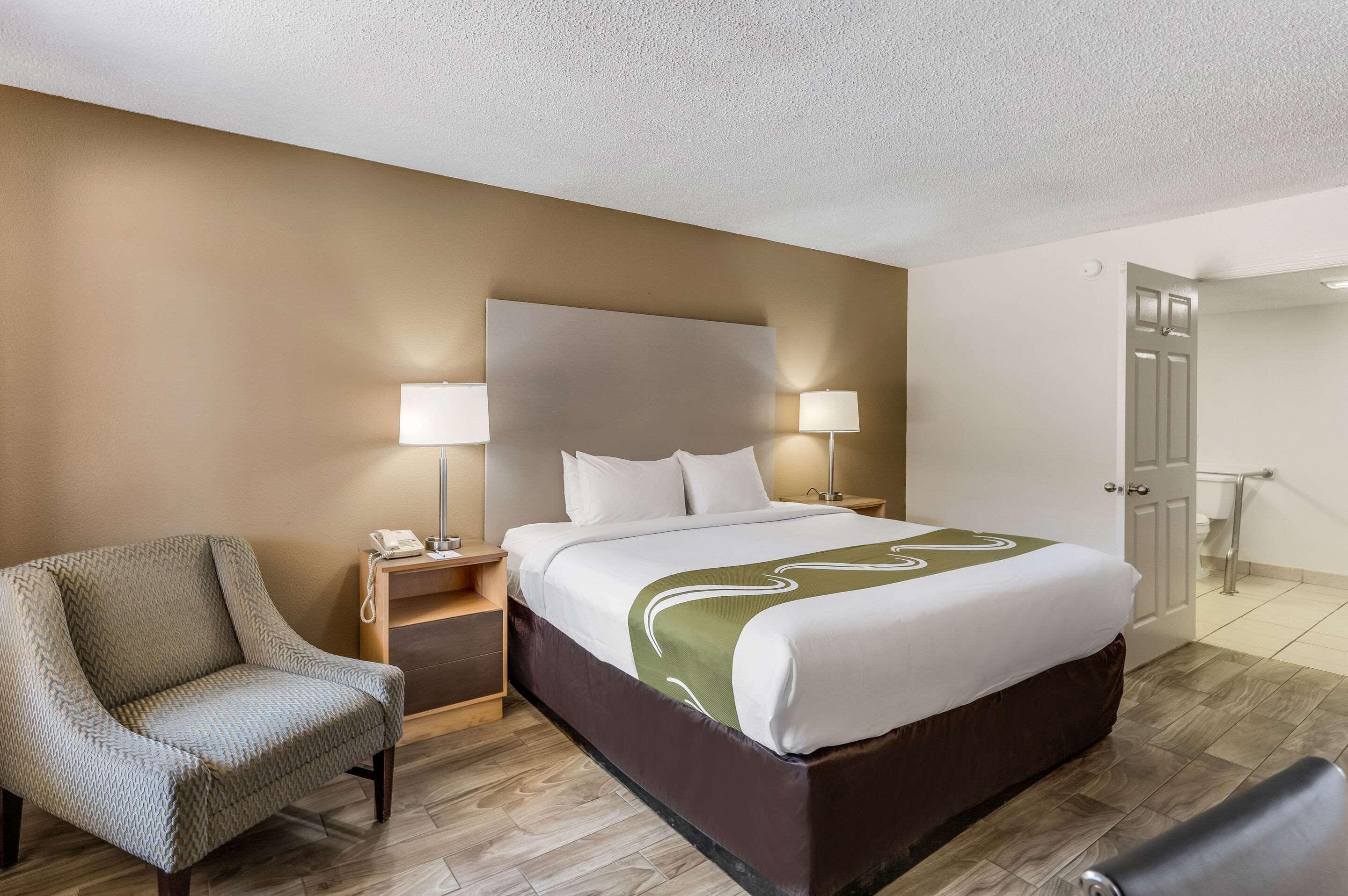 Quality Inn & Suites Hot Springs-Lake Hamilton מראה חיצוני תמונה