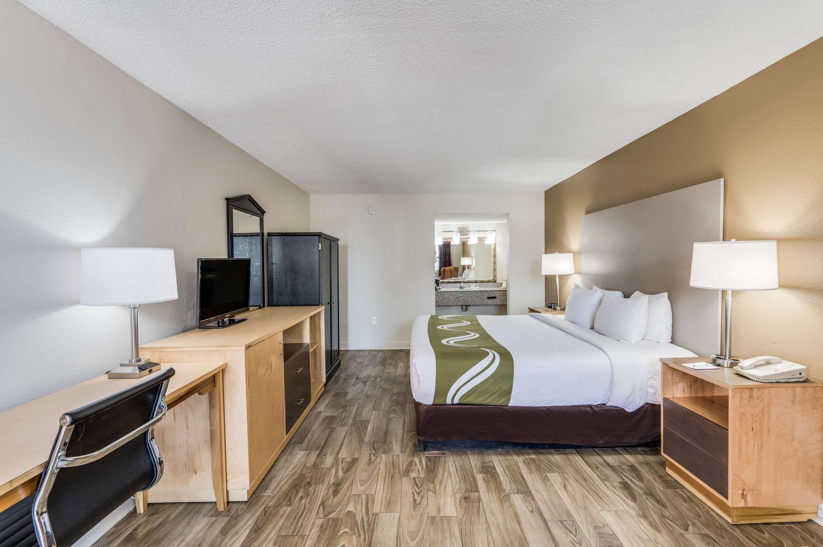 Quality Inn & Suites Hot Springs-Lake Hamilton מראה חיצוני תמונה