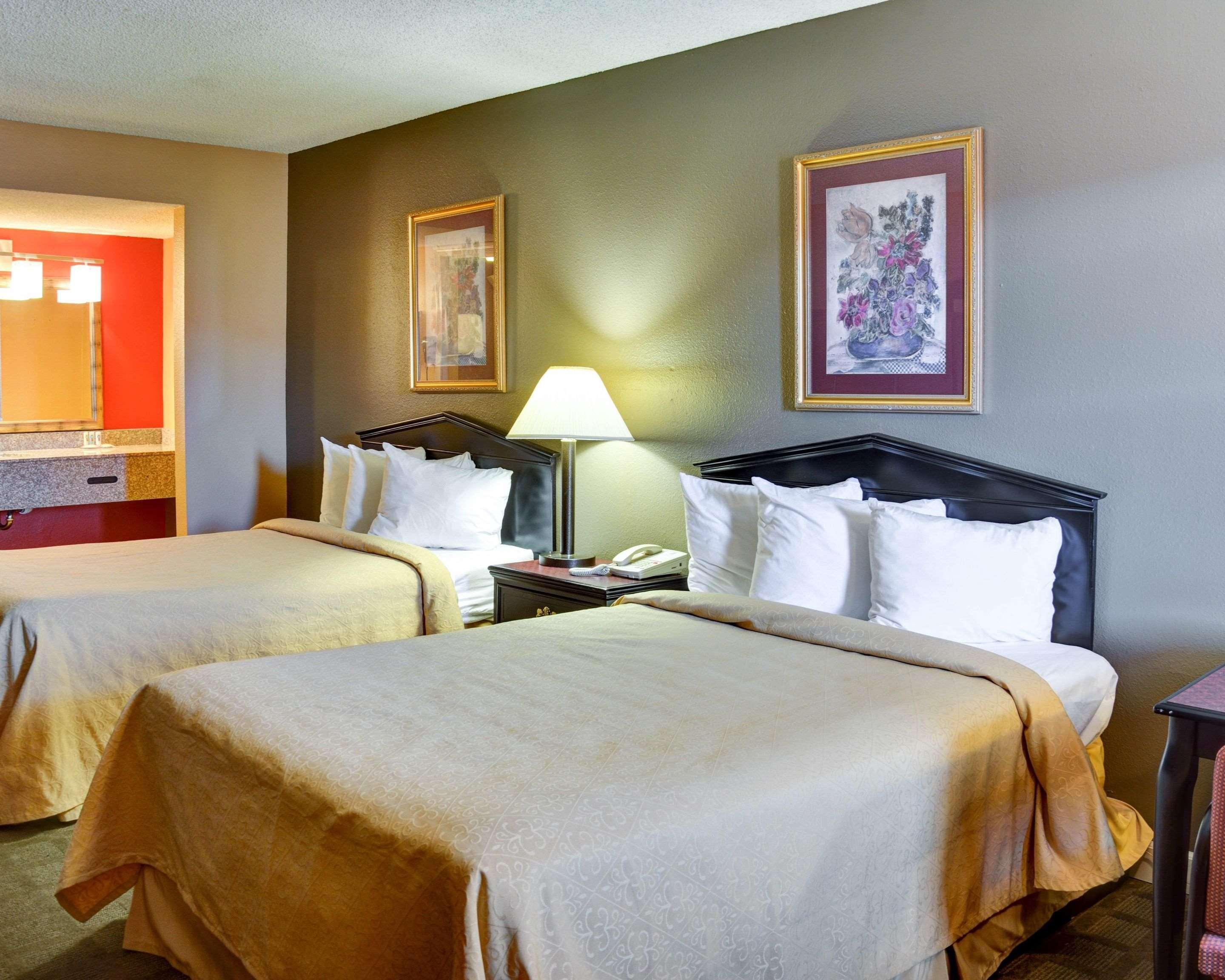 Quality Inn & Suites Hot Springs-Lake Hamilton מראה חיצוני תמונה