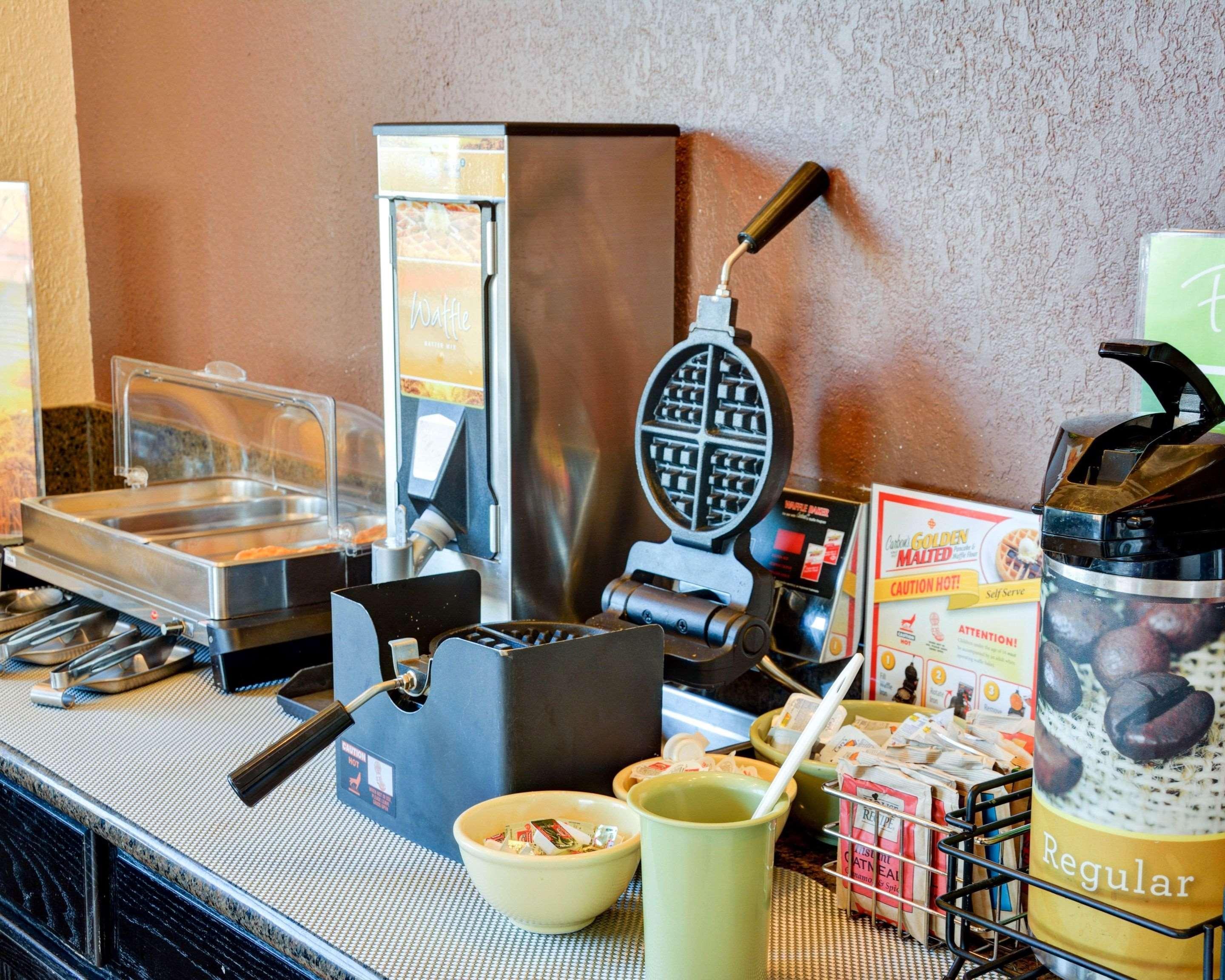 Quality Inn & Suites Hot Springs-Lake Hamilton מראה חיצוני תמונה