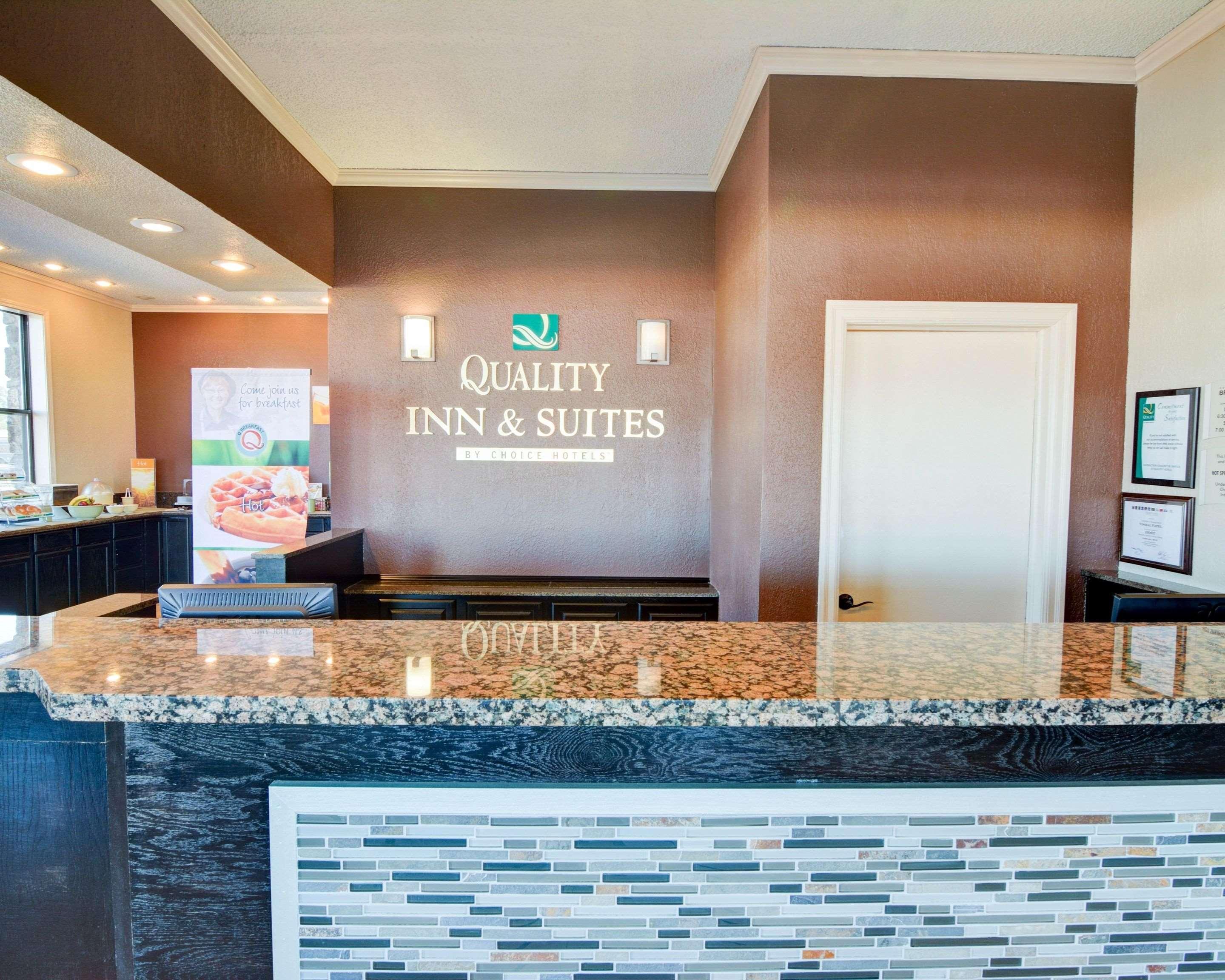 Quality Inn & Suites Hot Springs-Lake Hamilton מראה חיצוני תמונה
