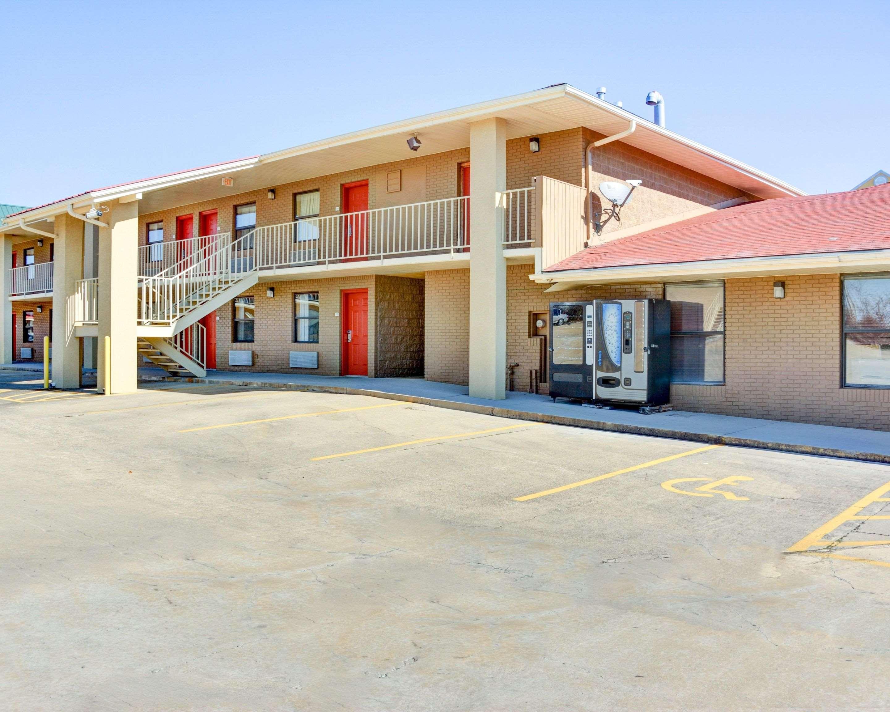 Quality Inn & Suites Hot Springs-Lake Hamilton מראה חיצוני תמונה